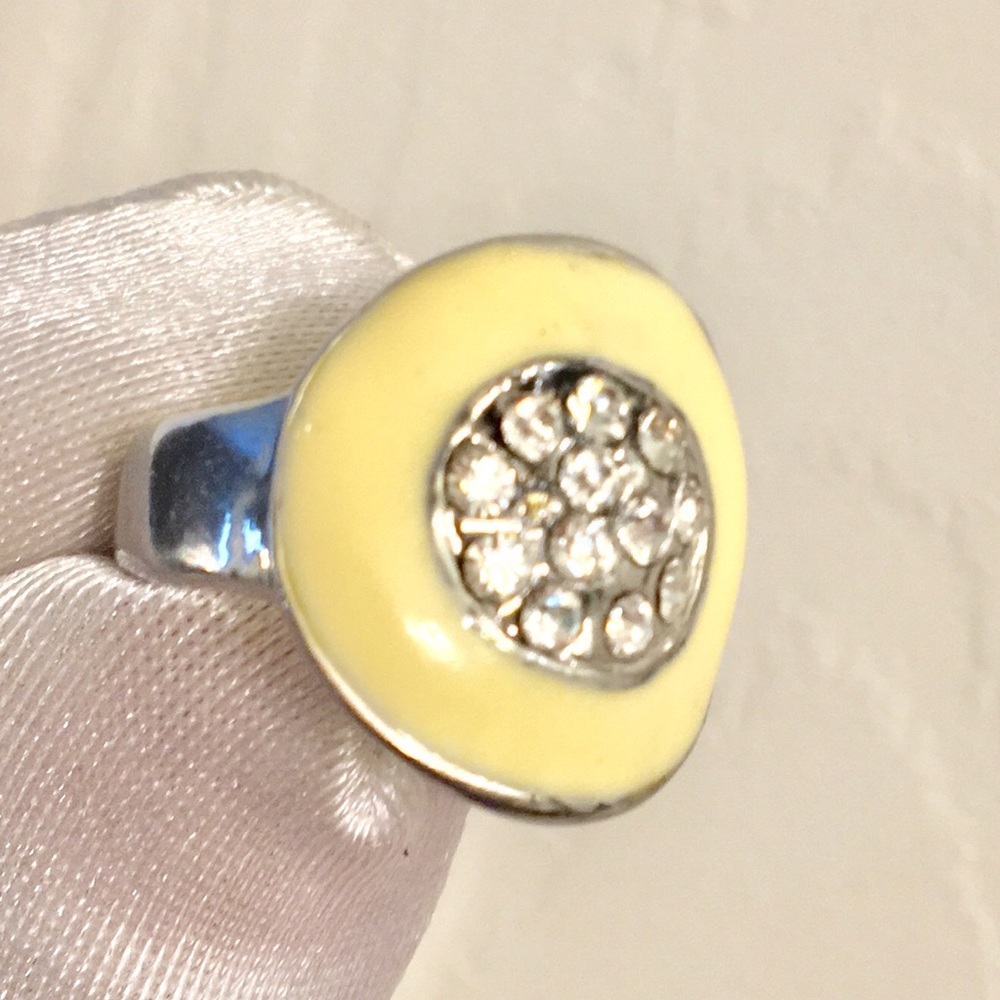 Oval Statement Ring NWT🏷 Size 5 - Picture 7 of 10